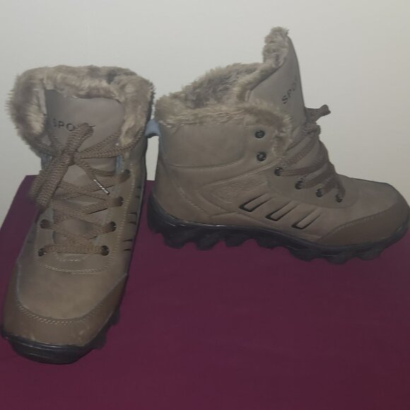 Men Sport Winter Boots Excellent Condition Faux Fur Lining Size 12/EU 45 - Picture 3 of 8